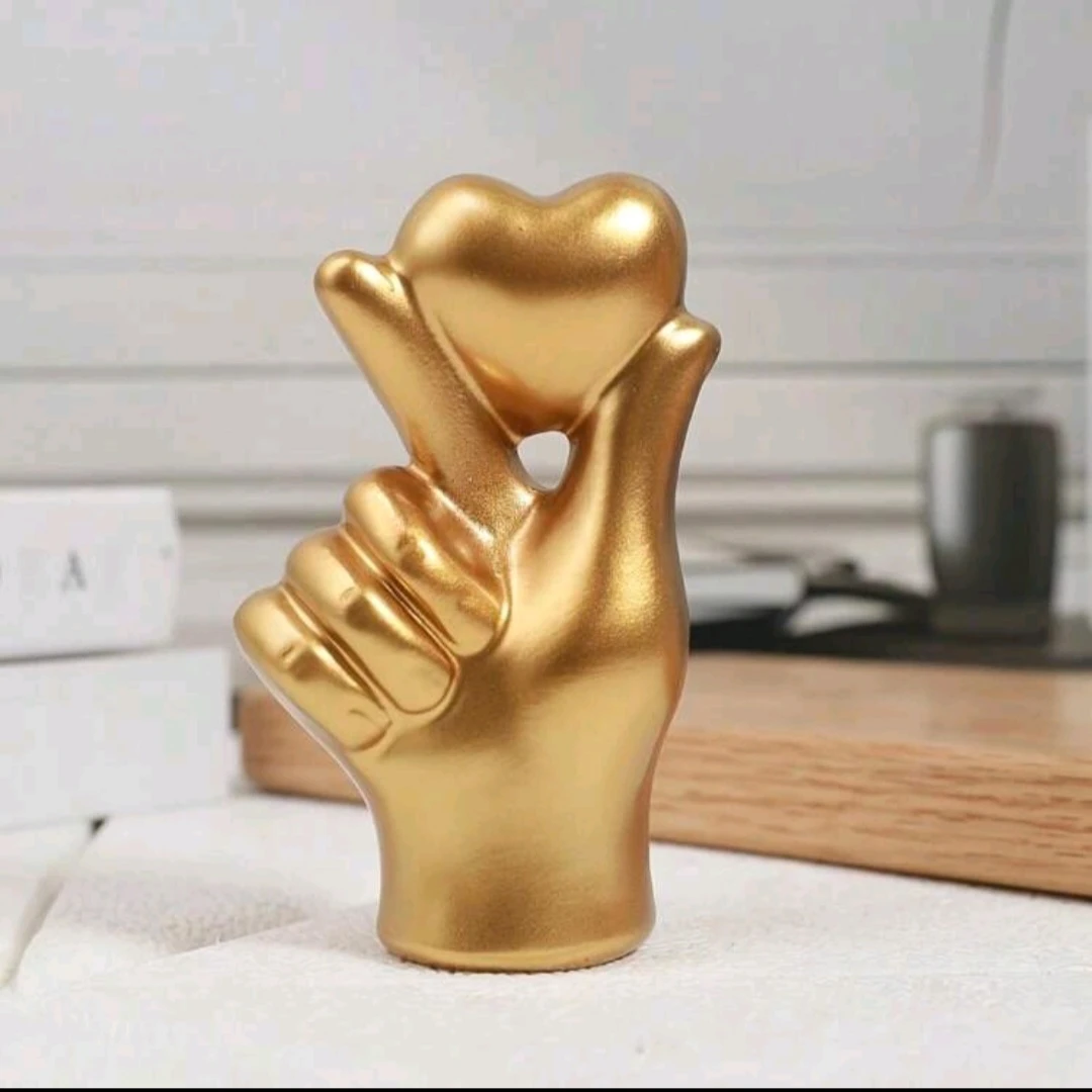 1pc Heart-Shaped Resin Craft Home Decor, Gift For Bookshelf, Cafe Desk - Romanti